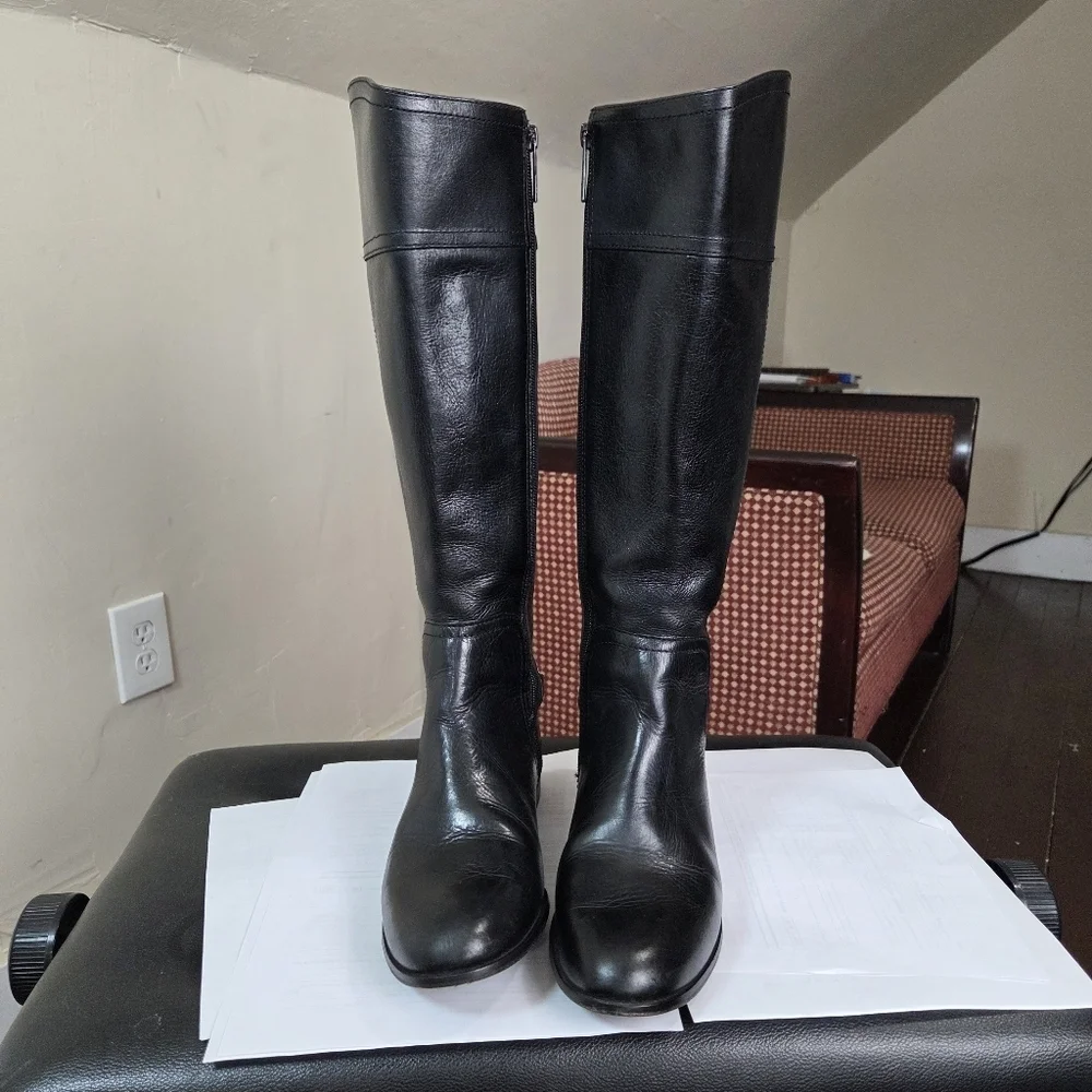 Tory Burch Black Leather Riding Boots 7.5M Gold Logo Hardware Equestrian Tall